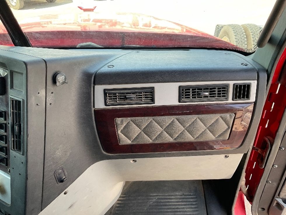 Sleeper Tractor-Heavy Duty Tractors-Freightliner-2018-CORONADO-Odessa-TX-361,192\n\t\tmiles-$ 75,750 - Image 12
