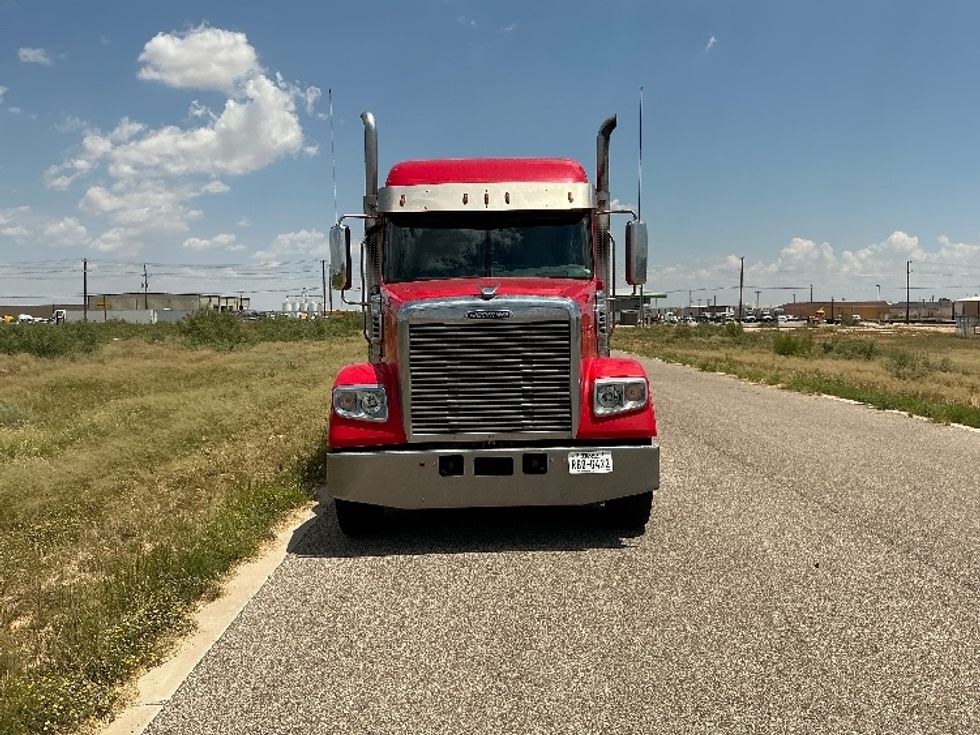 Sleeper Tractor-Heavy Duty Tractors-Freightliner-2018-CORONADO-Odessa-TX-361,192\n\t\tmiles-$ 75,750 - Image 2