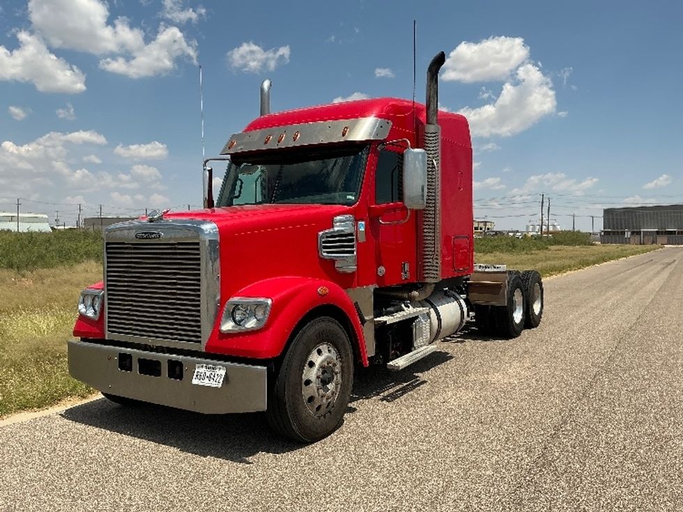 Sleeper Tractor-Heavy Duty Tractors-Freightliner-2018-CORONADO-Odessa-TX-361,192\n\t\tmiles-$ 75,750 - Image 3