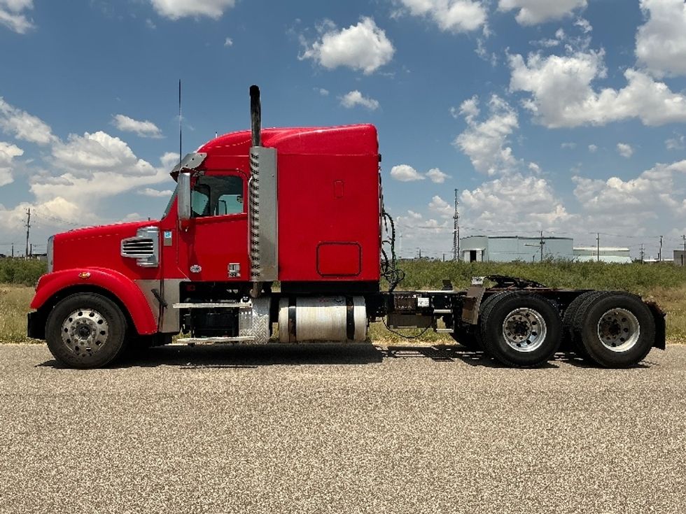 Sleeper Tractor-Heavy Duty Tractors-Freightliner-2018-CORONADO-Odessa-TX-361,192\n\t\tmiles-$ 75,750 - Image 4