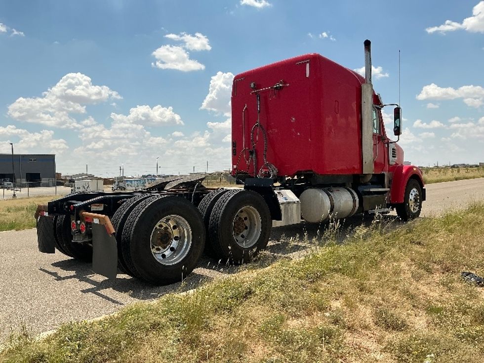 Sleeper Tractor-Heavy Duty Tractors-Freightliner-2018-CORONADO-Odessa-TX-361,192\n\t\tmiles-$ 75,750 - Image 7