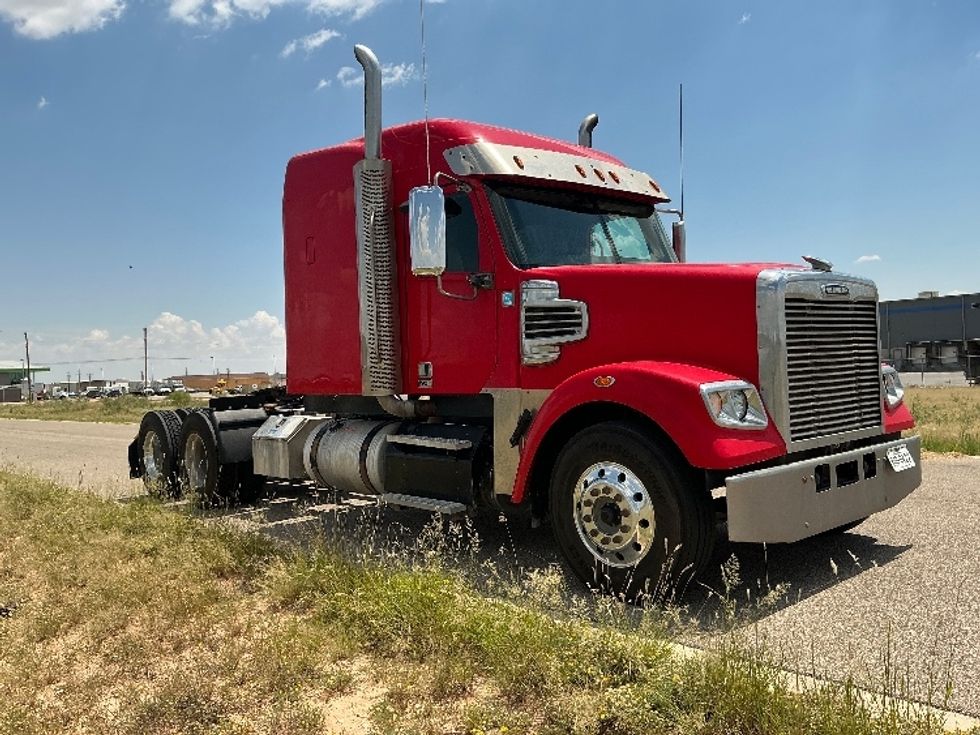 Sleeper Tractor-Heavy Duty Tractors-Freightliner-2018-CORONADO-Odessa-TX-361,196\n\t\tmiles-$ 22,000 - Image 1