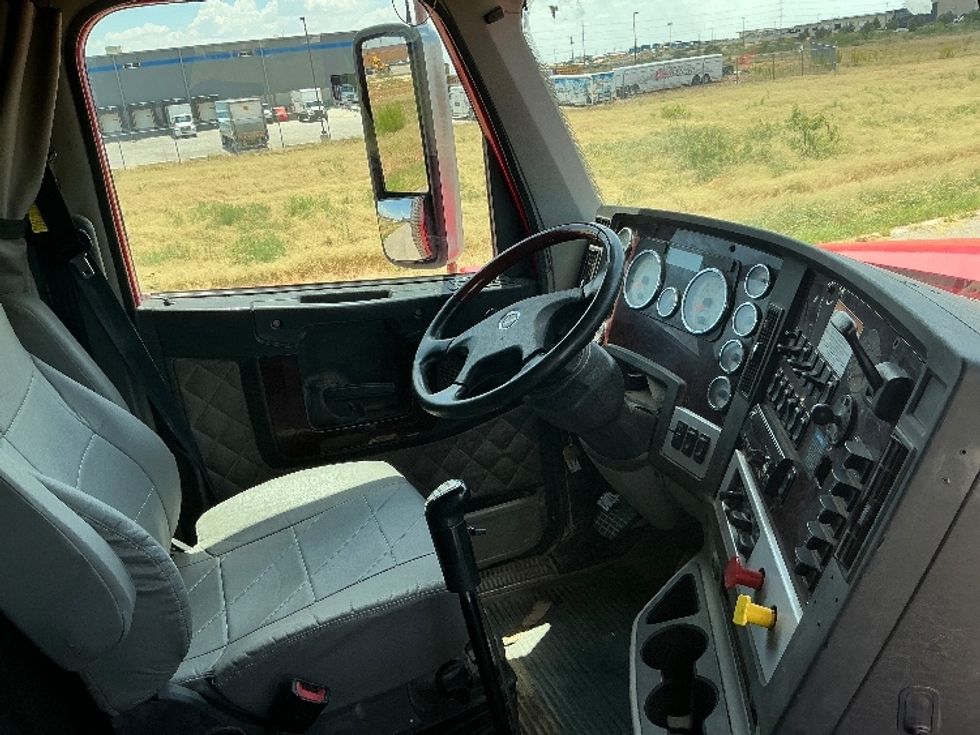 Sleeper Tractor-Heavy Duty Tractors-Freightliner-2018-CORONADO-Odessa-TX-361,196\n\t\tmiles-$ 22,000 - Image 13