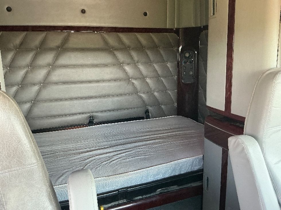 Sleeper Tractor-Heavy Duty Tractors-Freightliner-2018-CORONADO-Odessa-TX-361,196\n\t\tmiles-$ 22,000 - Image 14