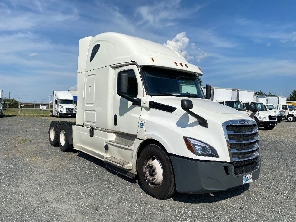 Sleeper Tractor-Heavy Duty Tractors-Freightliner-2018-T12664ST-Charlotte-NC-575,521 miles-$ 93,750