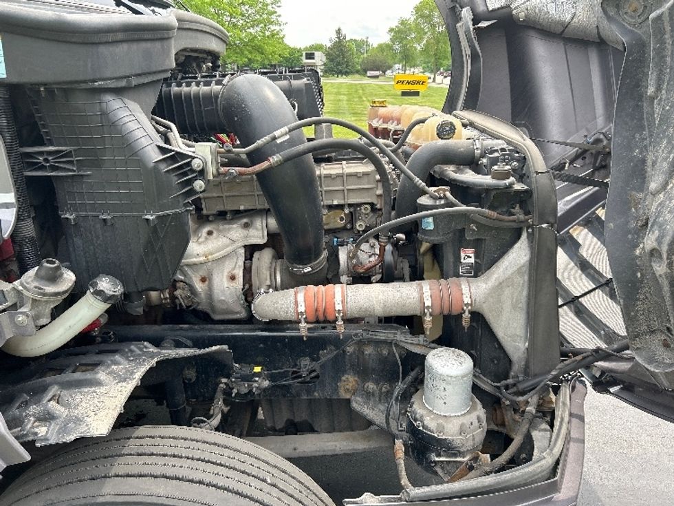 Sleeper Tractor-Heavy Duty Tractors-Freightliner-2018-T12664ST-De Pere-WI-697,213\n\t\tmiles-$ 47,750 - Image 20