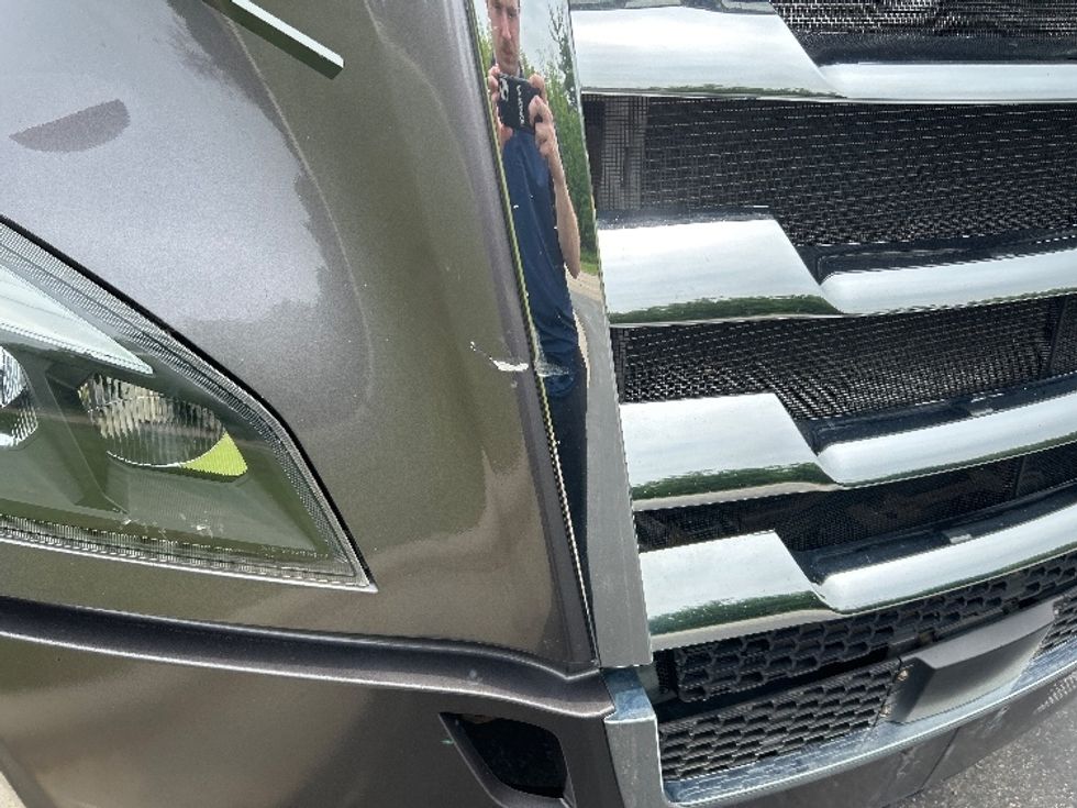 Sleeper Tractor-Heavy Duty Tractors-Freightliner-2018-T12664ST-De Pere-WI-697,213\n\t\tmiles-$ 47,750 - Image 24