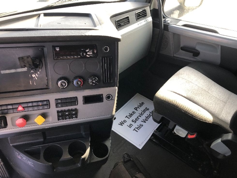 Sleeper Tractor-Heavy Duty Tractors-Freightliner-2018-T12664ST-Indianapolis-IN-745,862\n\t\tmiles-$ 44,500 - Image 12