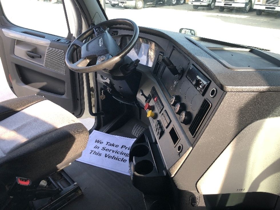 Sleeper Tractor-Heavy Duty Tractors-Freightliner-2018-T12664ST-Indianapolis-IN-745,862\n\t\tmiles-$ 44,500 - Image 15