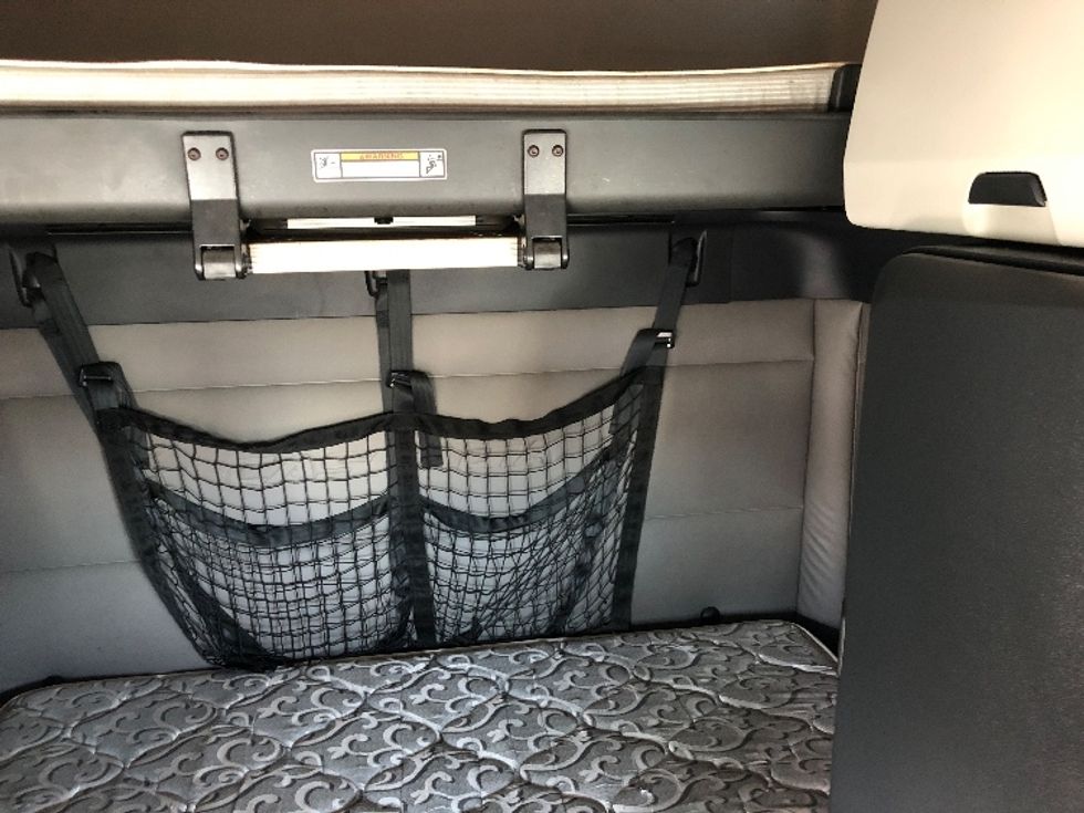 Sleeper Tractor-Heavy Duty Tractors-Freightliner-2018-T12664ST-Indianapolis-IN-745,862\n\t\tmiles-$ 44,500 - Image 16