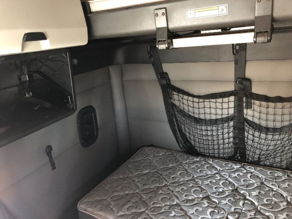 Sleeper Tractor-Heavy Duty Tractors-Freightliner-2018-T12664ST-Indianapolis-IN-745,862\n\t\tmiles-$ 44,500 - Image 19