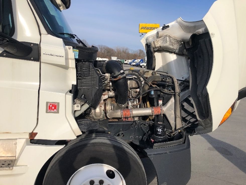 Sleeper Tractor-Heavy Duty Tractors-Freightliner-2018-T12664ST-Indianapolis-IN-745,862\n\t\tmiles-$ 44,500 - Image 20