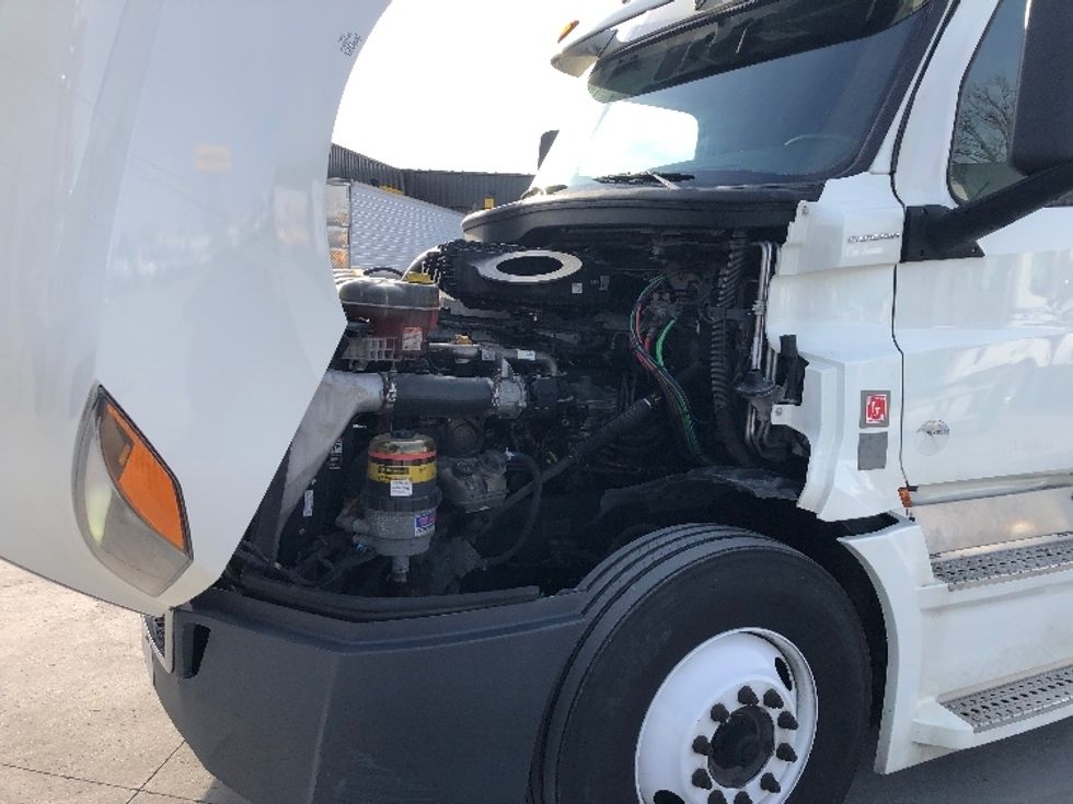 Sleeper Tractor-Heavy Duty Tractors-Freightliner-2018-T12664ST-Indianapolis-IN-745,862\n\t\tmiles-$ 44,500 - Image 21