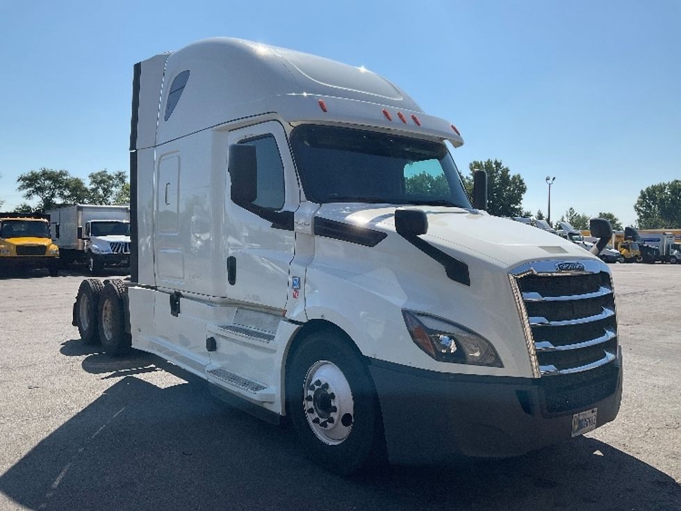Sleeper Tractor-Heavy Duty Tractors-Freightliner-2018-T12664ST-Moberly-MO-689,151 miles-$ 75,250