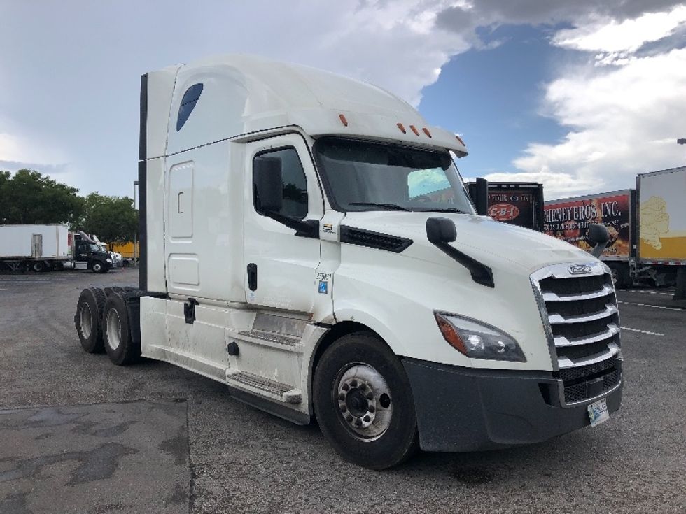 Sleeper Tractor-Heavy Duty Tractors-Freightliner-2018-T12664ST-Sparks-NV-706,924 miles-$ 86,000