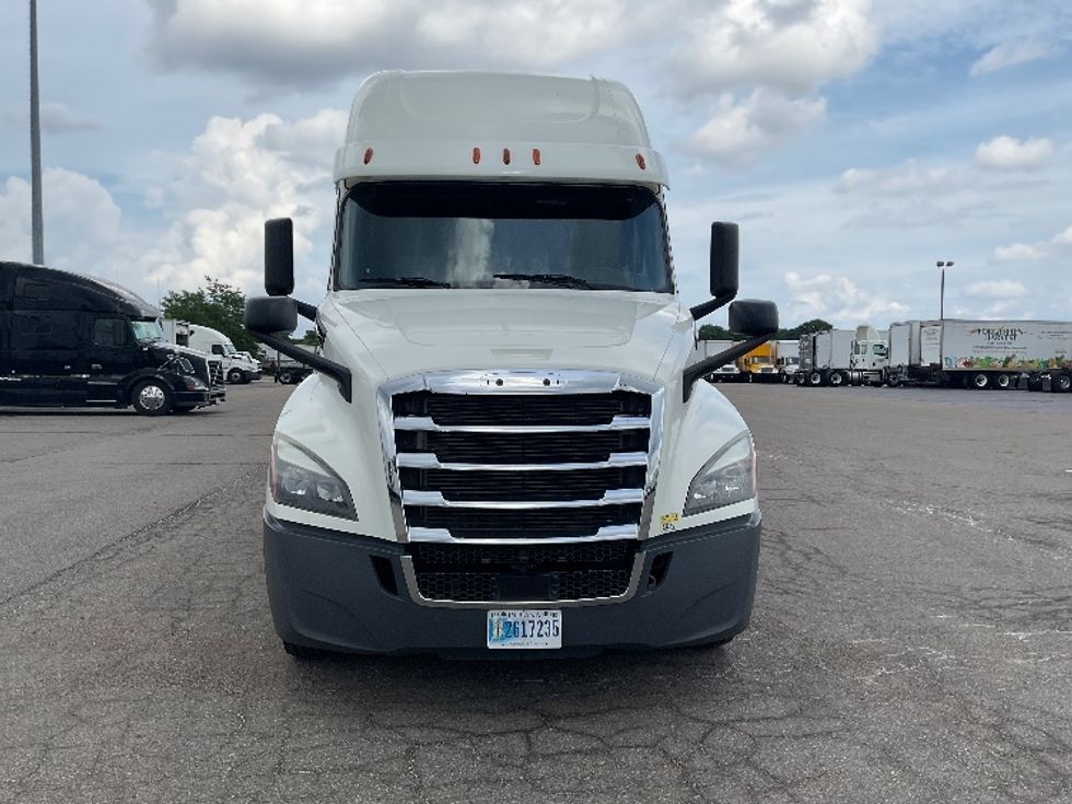 Sleeper Tractor-Heavy Duty Tractors-Freightliner-2018-T12664ST-Warren-MI-215,894\n\t\tmiles-$ 64,750 - Image 2