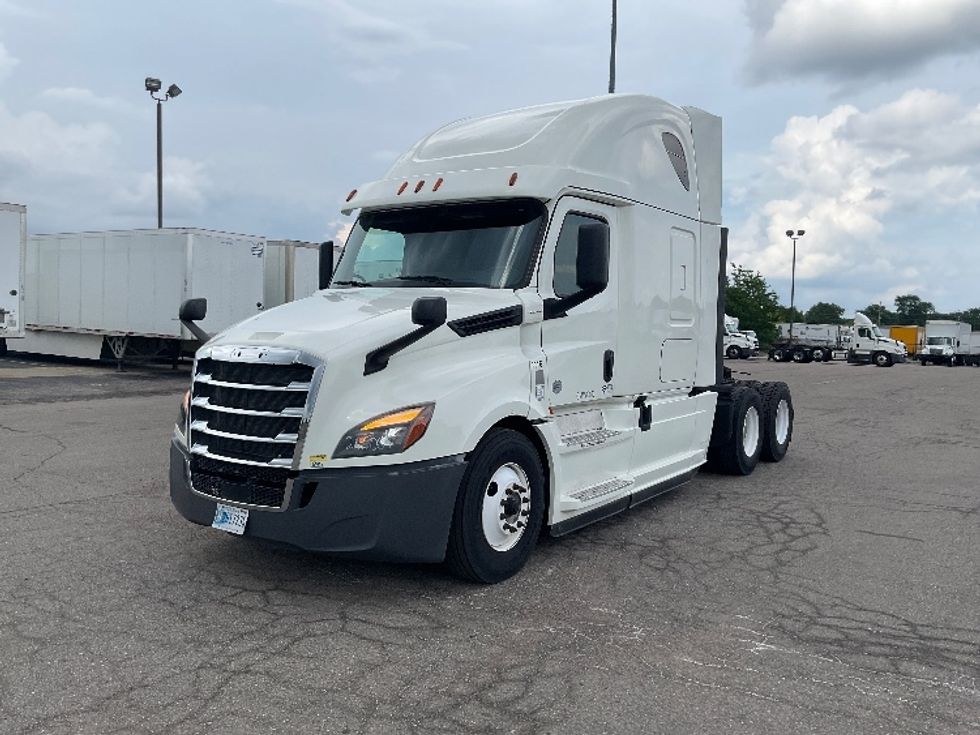 Sleeper Tractor-Heavy Duty Tractors-Freightliner-2018-T12664ST-Warren-MI-215,894\n\t\tmiles-$ 64,750 - Image 3