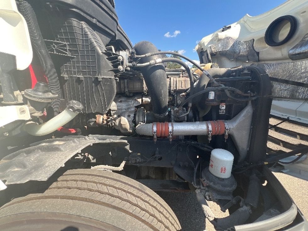 Sleeper Tractor-Heavy Duty Tractors-Freightliner-2018-T12664ST-Warren-MI-305,952\n\t\tmiles-$ 61,000 - Image 20