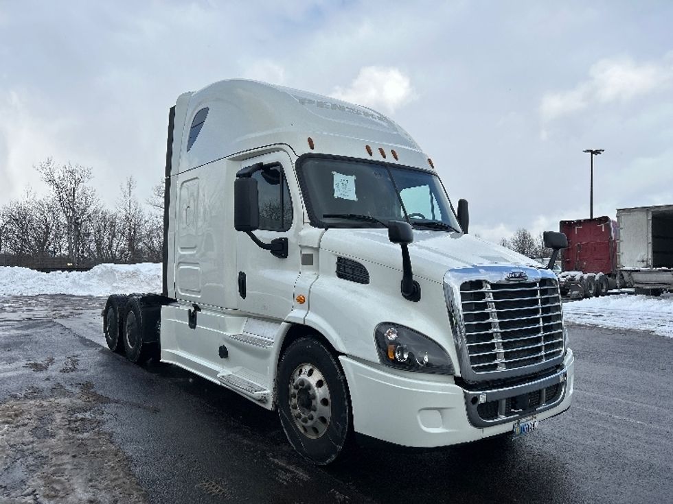 Sleeper Tractor-Heavy Duty Tractors-Freightliner-2019-Cascadia 11364ST-Akron-OH-556,300\n\t\tmiles-$ 42,000 - Image 1