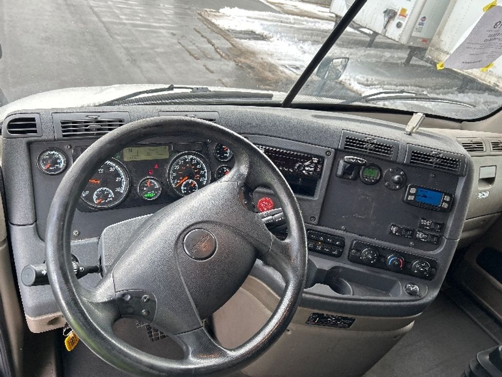 Sleeper Tractor-Heavy Duty Tractors-Freightliner-2019-Cascadia 11364ST-Akron-OH-556,300\n\t\tmiles-$ 42,000 - Image 11