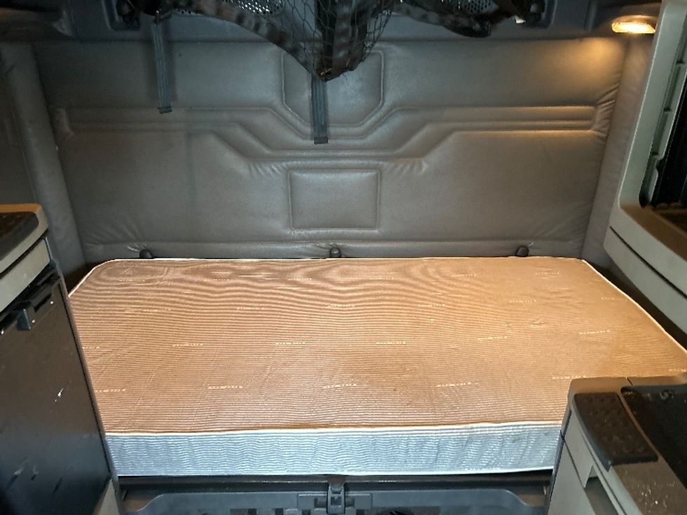 Sleeper Tractor-Heavy Duty Tractors-Freightliner-2019-Cascadia 11364ST-Akron-OH-556,300\n\t\tmiles-$ 42,000 - Image 15