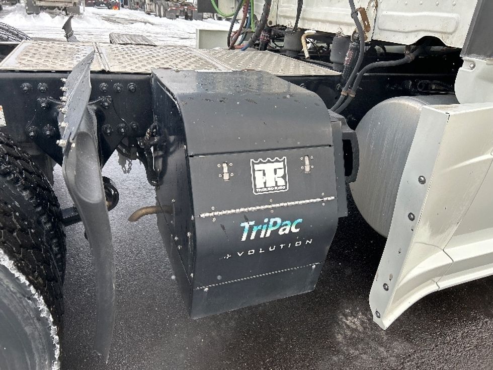 Sleeper Tractor-Heavy Duty Tractors-Freightliner-2019-Cascadia 11364ST-Akron-OH-556,300\n\t\tmiles-$ 42,000 - Image 22