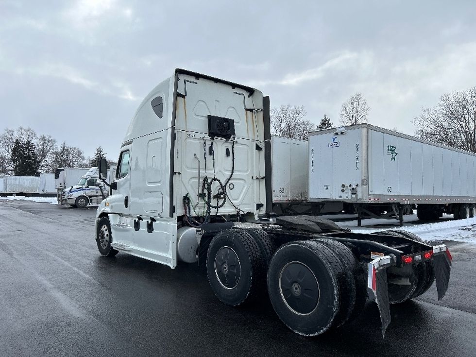 Sleeper Tractor-Heavy Duty Tractors-Freightliner-2019-Cascadia 11364ST-Akron-OH-556,300\n\t\tmiles-$ 42,000 - Image 5