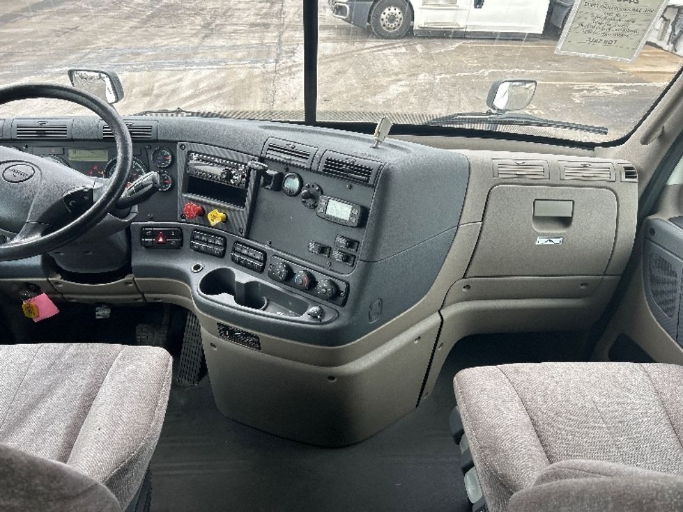 Sleeper Tractor-Heavy Duty Tractors-Freightliner-2019-Cascadia 11364ST-Akron-OH-584,904\n\t\tmiles-$ 40,250 - Image 12