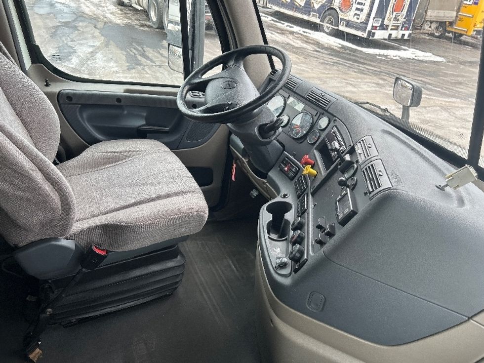 Sleeper Tractor-Heavy Duty Tractors-Freightliner-2019-Cascadia 11364ST-Akron-OH-584,904\n\t\tmiles-$ 40,250 - Image 15