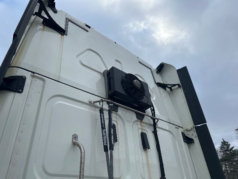 Sleeper Tractor-Heavy Duty Tractors-Freightliner-2019-Cascadia 11364ST-Akron-OH-584,904\n\t\tmiles-$ 40,250 - Image 22