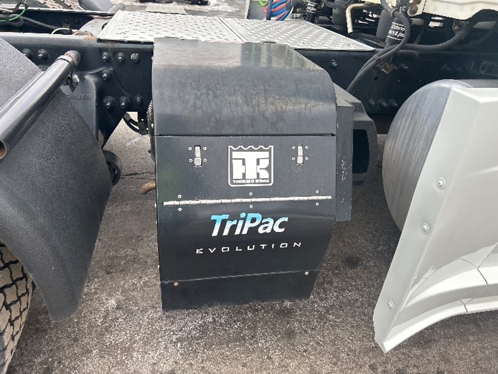 Sleeper Tractor-Heavy Duty Tractors-Freightliner-2019-Cascadia 11364ST-Akron-OH-584,904\n\t\tmiles-$ 40,250 - Image 23