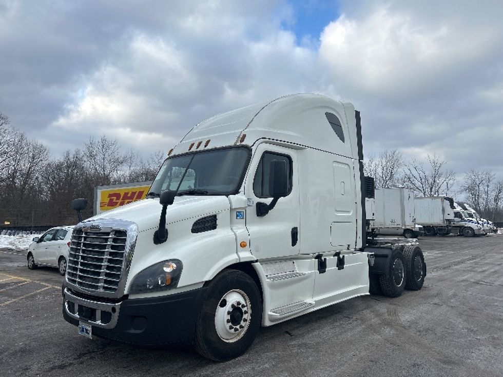 Sleeper Tractor-Heavy Duty Tractors-Freightliner-2019-Cascadia 11364ST-Akron-OH-584,904\n\t\tmiles-$ 40,250 - Image 3