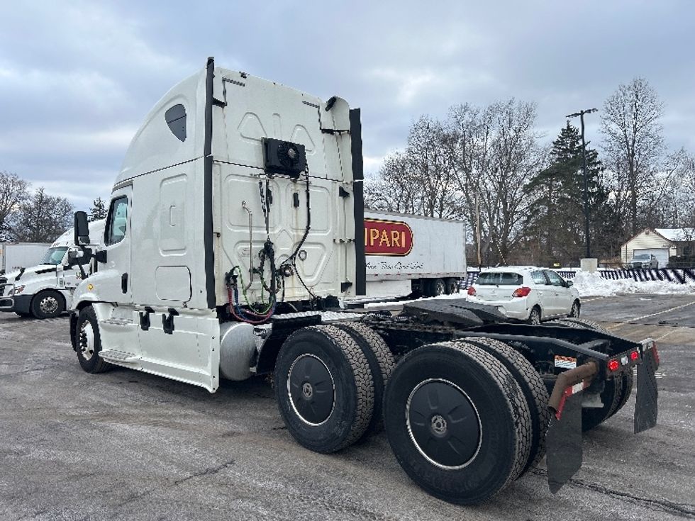 Sleeper Tractor-Heavy Duty Tractors-Freightliner-2019-Cascadia 11364ST-Akron-OH-584,904\n\t\tmiles-$ 40,250 - Image 5