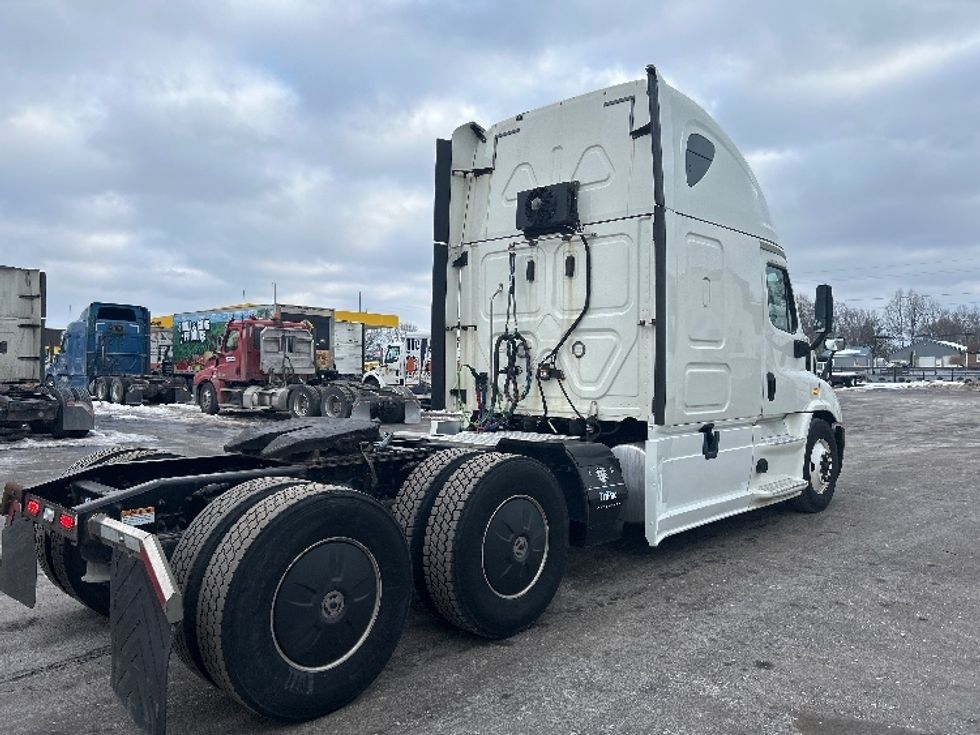 Sleeper Tractor-Heavy Duty Tractors-Freightliner-2019-Cascadia 11364ST-Akron-OH-584,904\n\t\tmiles-$ 40,250 - Image 7