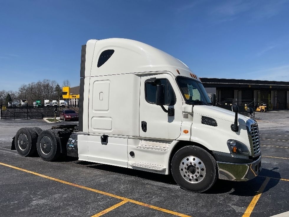 Sleeper Tractor-Heavy Duty Tractors-Freightliner-2019-Cascadia 11364ST-Akron-OH-595,468\n\t\tmiles-$ 39,750 - Image 1