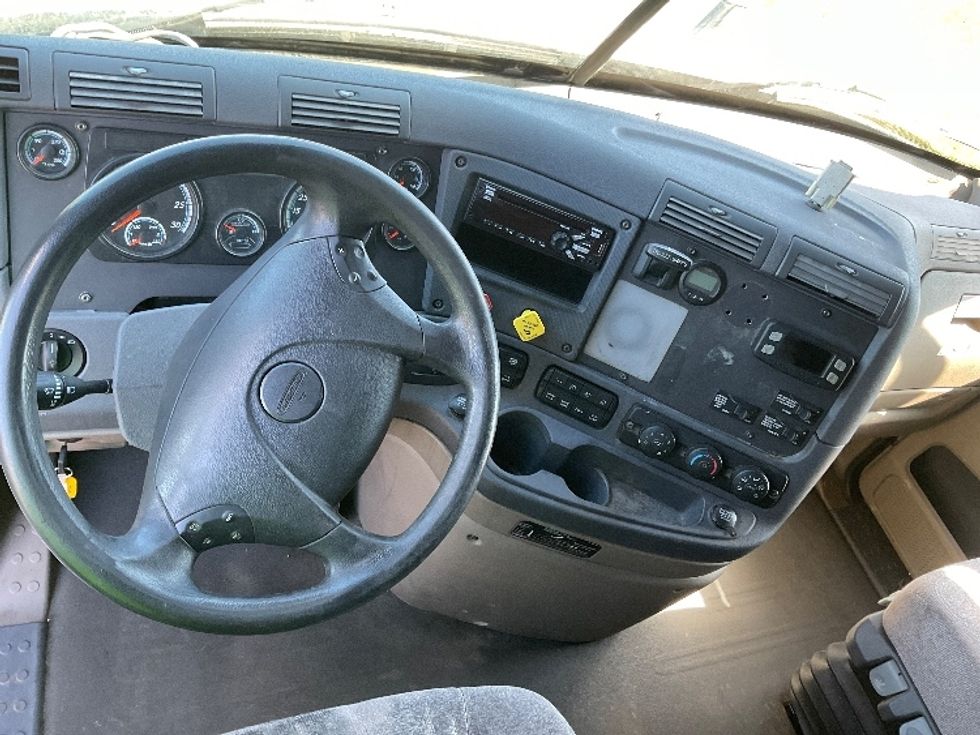 Sleeper Tractor-Heavy Duty Tractors-Freightliner-2019-Cascadia 11364ST-Akron-OH-595,468\n\t\tmiles-$ 39,750 - Image 11