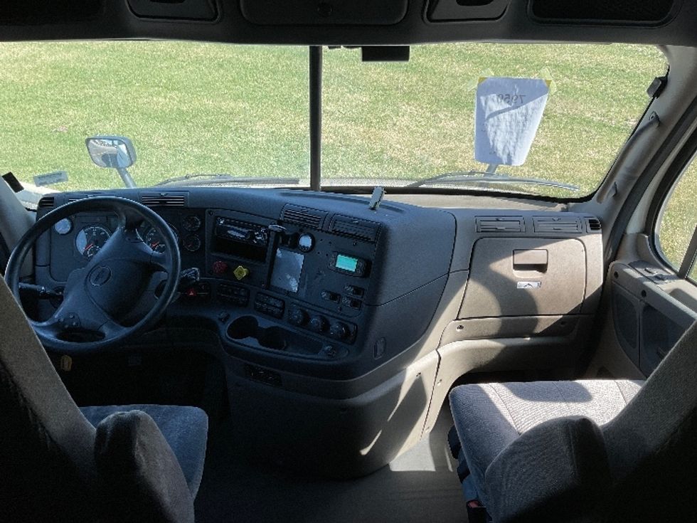 Sleeper Tractor-Heavy Duty Tractors-Freightliner-2019-Cascadia 11364ST-Akron-OH-595,468\n\t\tmiles-$ 39,750 - Image 12