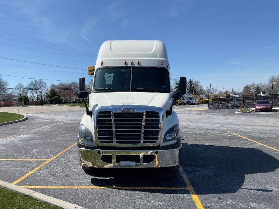Sleeper Tractor-Heavy Duty Tractors-Freightliner-2019-Cascadia 11364ST-Akron-OH-595,468\n\t\tmiles-$ 39,750 - Image 2