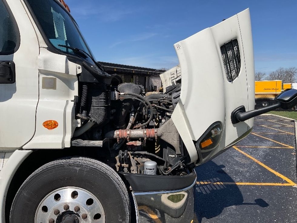 Sleeper Tractor-Heavy Duty Tractors-Freightliner-2019-Cascadia 11364ST-Akron-OH-595,468\n\t\tmiles-$ 39,750 - Image 20