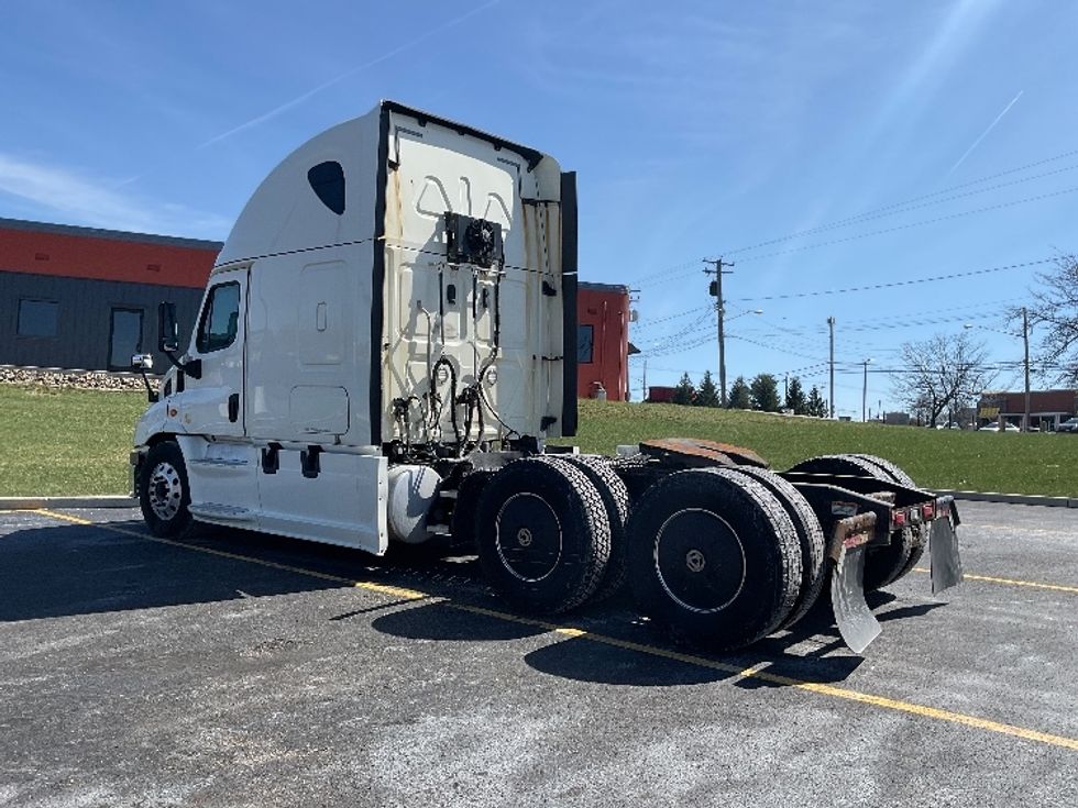 Sleeper Tractor-Heavy Duty Tractors-Freightliner-2019-Cascadia 11364ST-Akron-OH-595,468\n\t\tmiles-$ 39,750 - Image 5