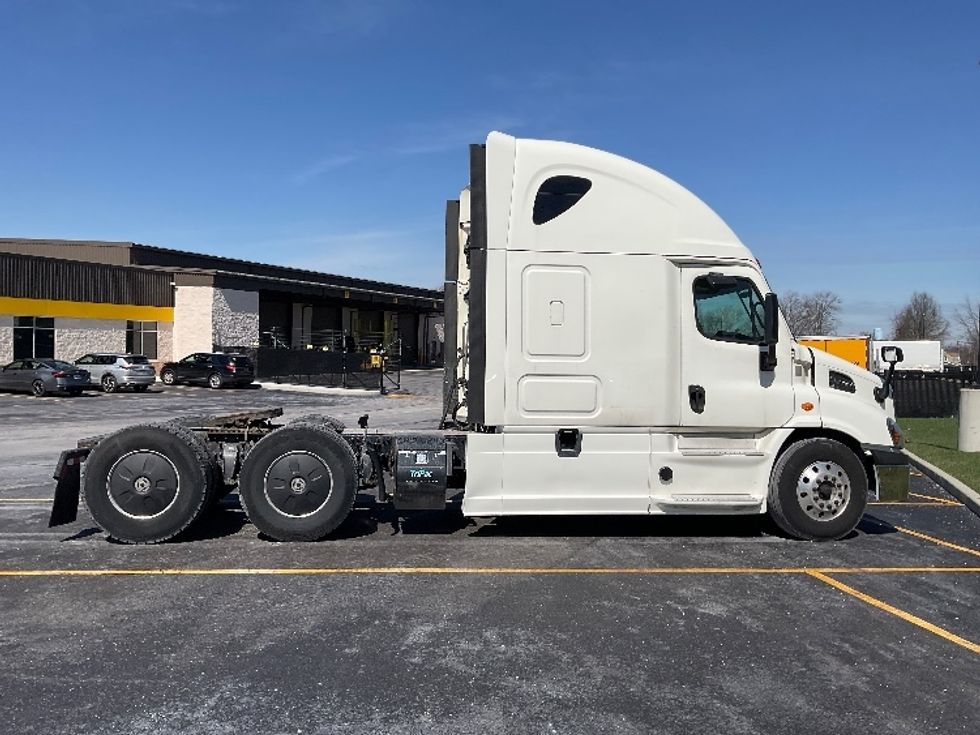 Sleeper Tractor-Heavy Duty Tractors-Freightliner-2019-Cascadia 11364ST-Akron-OH-595,468\n\t\tmiles-$ 39,750 - Image 8
