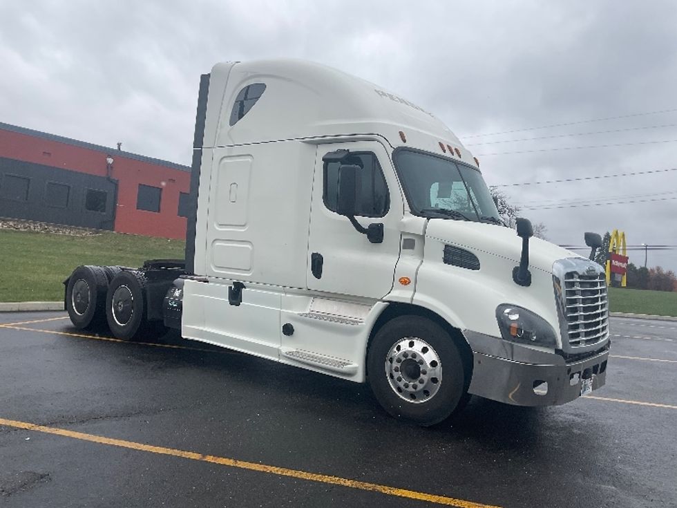 Sleeper Tractor-Heavy Duty Tractors-Freightliner-2019-Cascadia 11364ST-Akron-OH-651,490\n\t\tmiles-$ 37,250 - Image 1