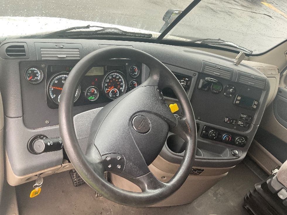 Sleeper Tractor-Heavy Duty Tractors-Freightliner-2019-Cascadia 11364ST-Akron-OH-651,490\n\t\tmiles-$ 37,250 - Image 11