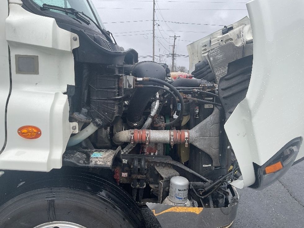 Sleeper Tractor-Heavy Duty Tractors-Freightliner-2019-Cascadia 11364ST-Akron-OH-651,490\n\t\tmiles-$ 37,250 - Image 20