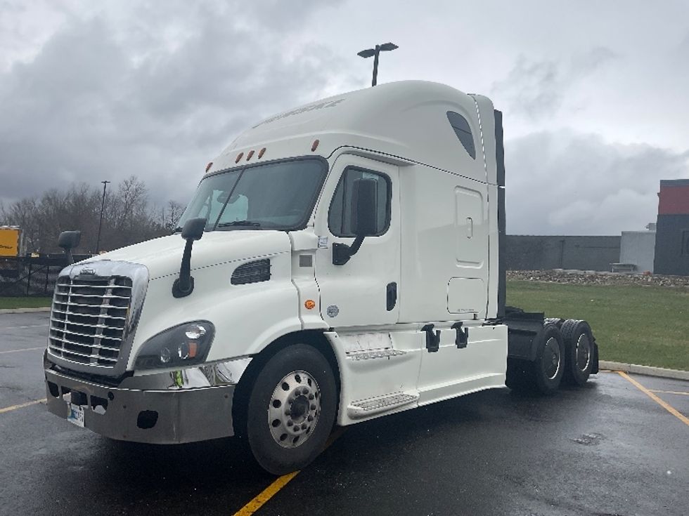 Sleeper Tractor-Heavy Duty Tractors-Freightliner-2019-Cascadia 11364ST-Akron-OH-651,490\n\t\tmiles-$ 37,250 - Image 3