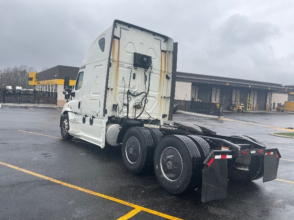 Sleeper Tractor-Heavy Duty Tractors-Freightliner-2019-Cascadia 11364ST-Akron-OH-651,490\n\t\tmiles-$ 37,250 - Image 5