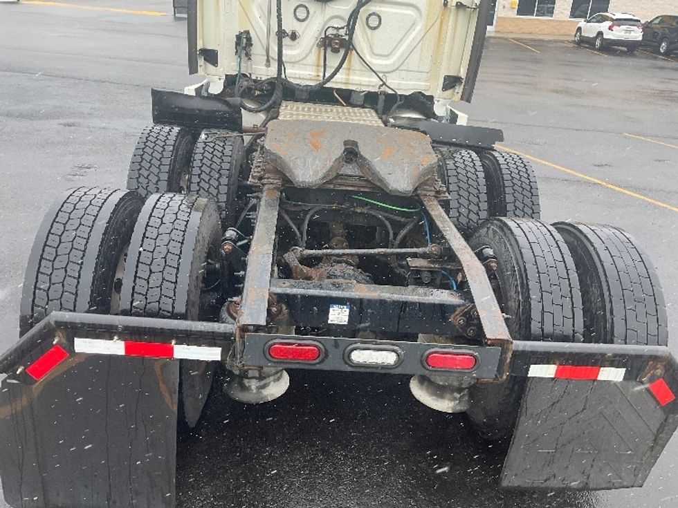 Sleeper Tractor-Heavy Duty Tractors-Freightliner-2019-Cascadia 11364ST-Akron-OH-651,490\n\t\tmiles-$ 37,250 - Image 6