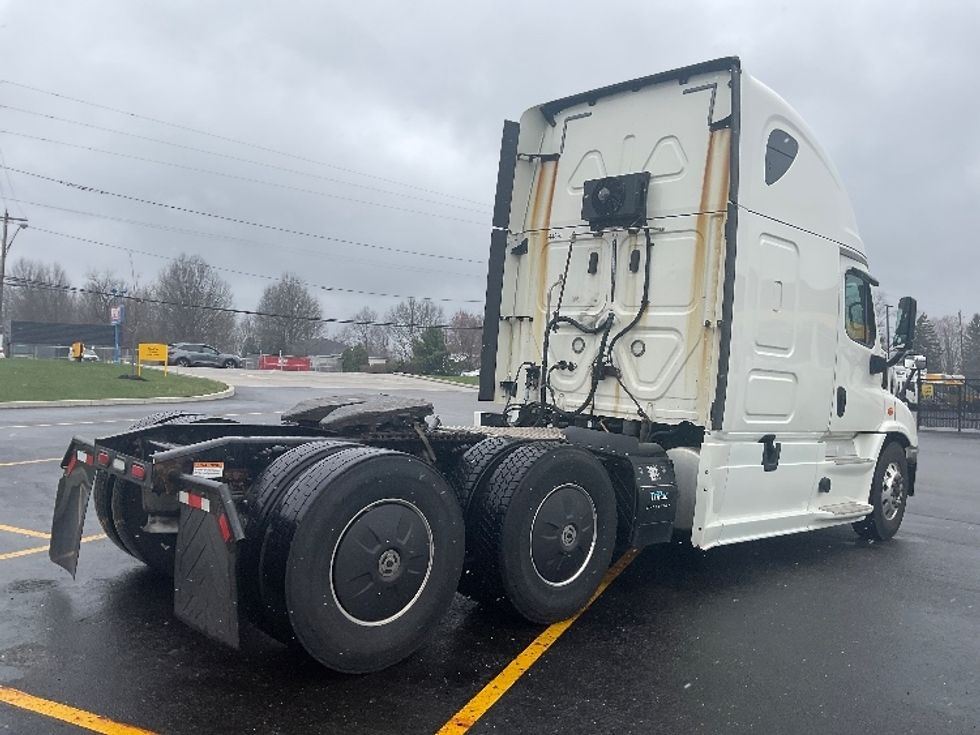 Sleeper Tractor-Heavy Duty Tractors-Freightliner-2019-Cascadia 11364ST-Akron-OH-651,490\n\t\tmiles-$ 37,250 - Image 7