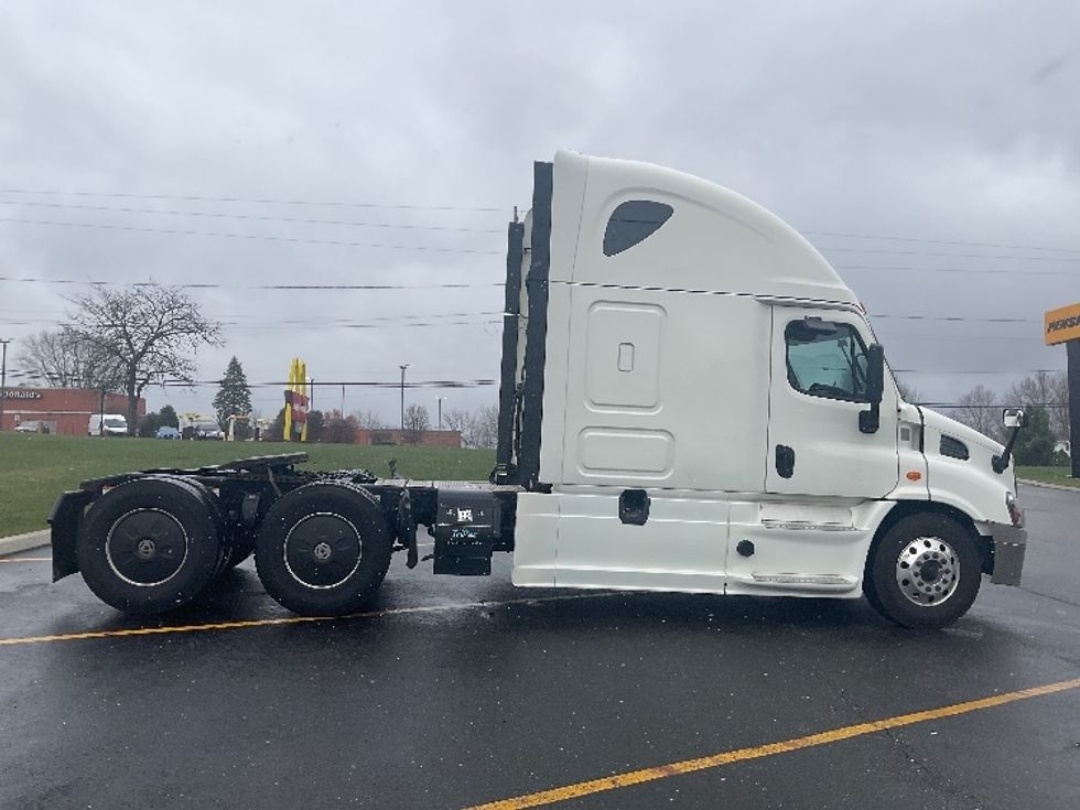Sleeper Tractor-Heavy Duty Tractors-Freightliner-2019-Cascadia 11364ST-Akron-OH-651,490\n\t\tmiles-$ 37,250 - Image 8
