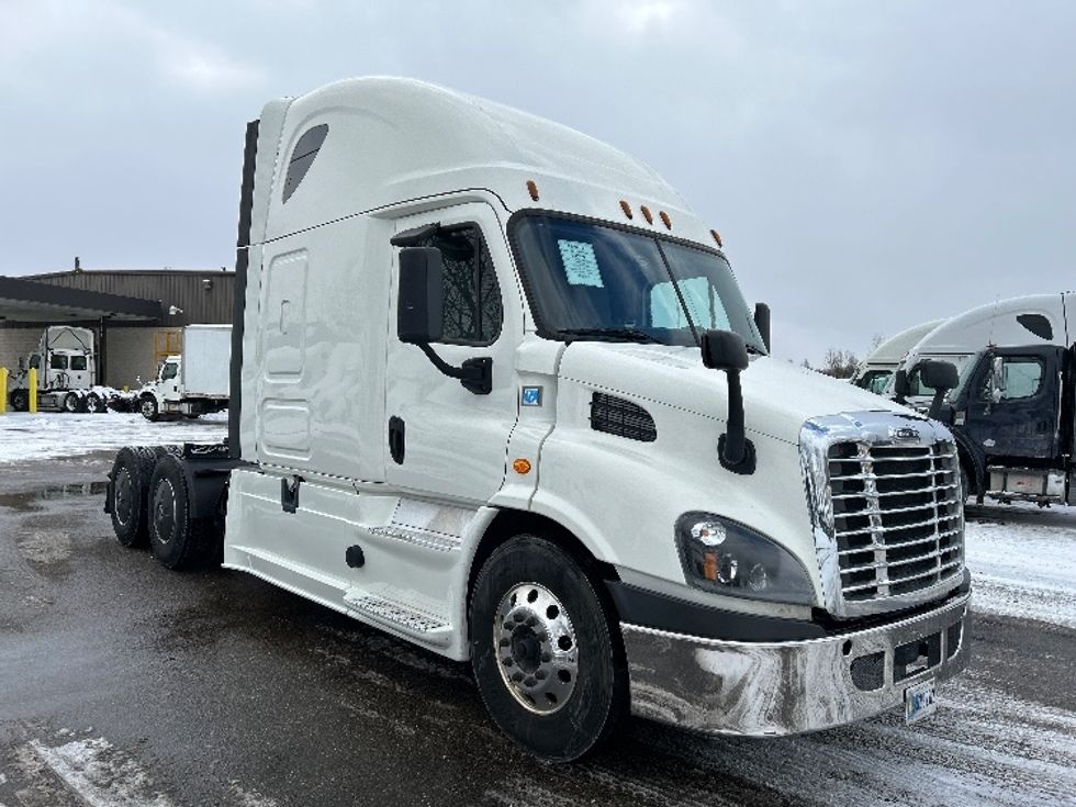 Sleeper Tractor-Heavy Duty Tractors-Freightliner-2019-Cascadia 11364ST-Akron-OH-656,291\n\t\tmiles-$ 40,000 - Image 1